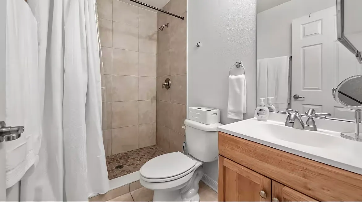 37 Sunnyside Dr — Photo 3