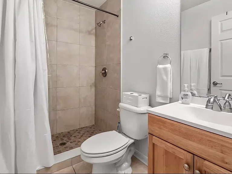 37 Sunnyside Dr — Photo 3