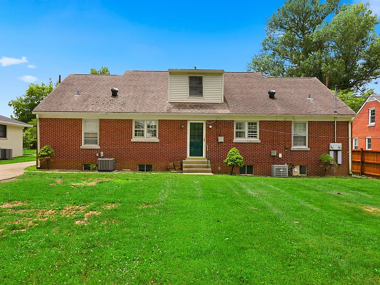 1911 Fontaine Rd — Photo 35