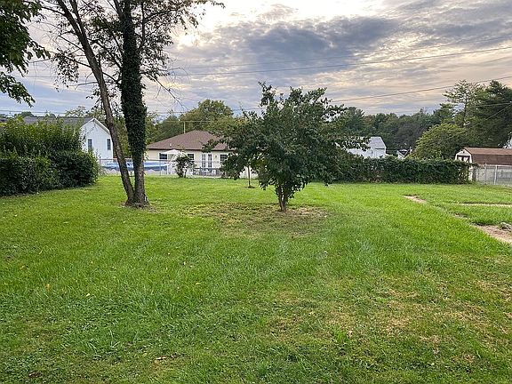4th image of 637 Jefferson Ave