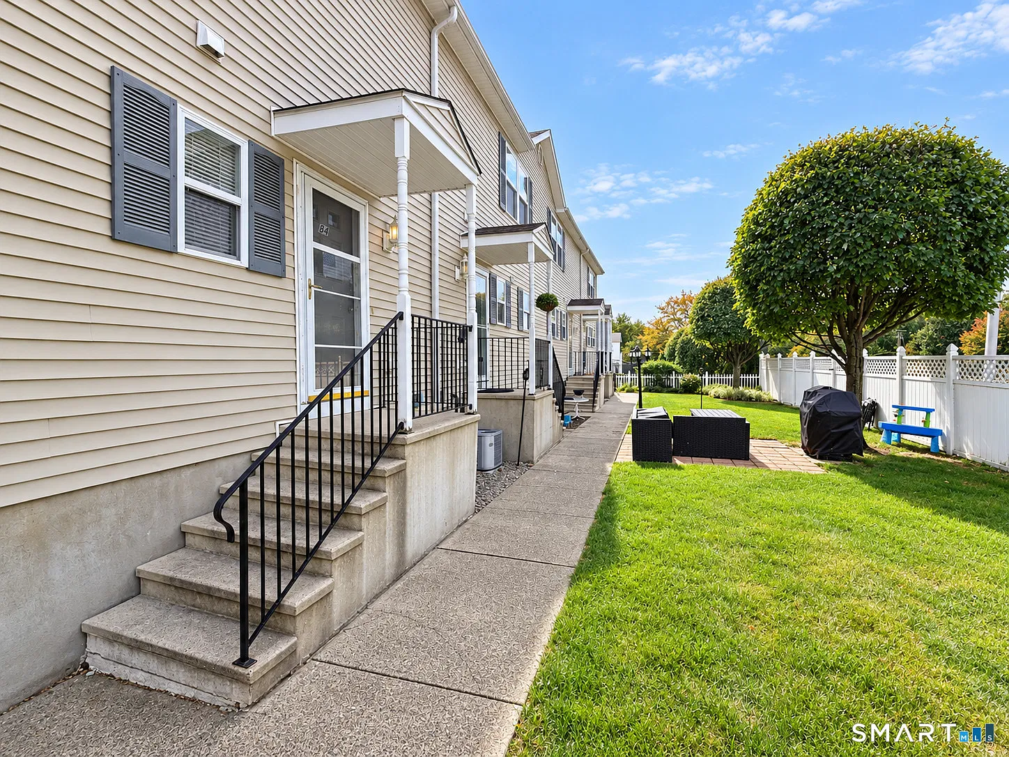 2 bed, 1.5 bath, 1020 sqft, $3,000 — Photo 2