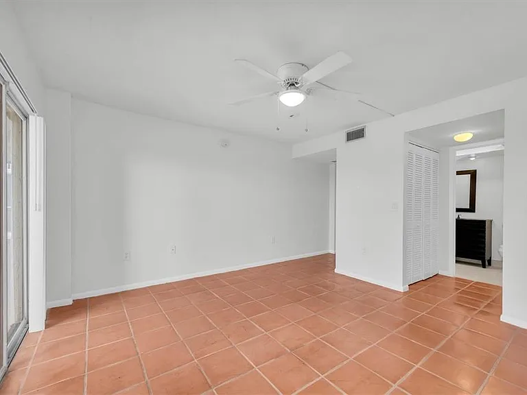 4900 38th Way S #302 — Photo 21