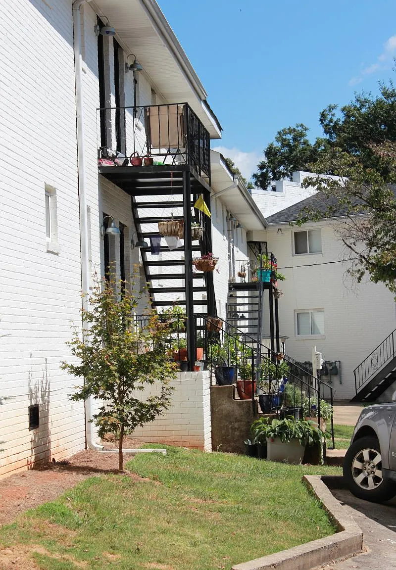 2 bed, 850 sqft, $1,750 — Photo 2