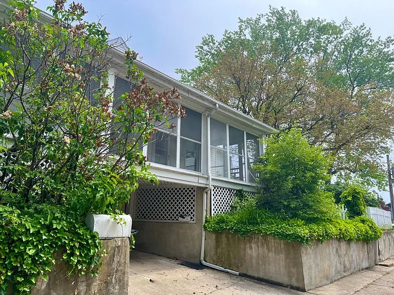 102 N Pier St — Photo 3