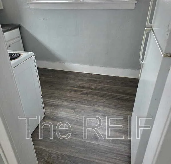 1023 Barrie Ave — Photo 6