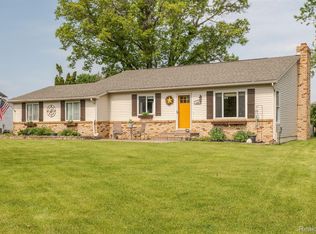 1236 Queens Dr, Oxford, MI 48371