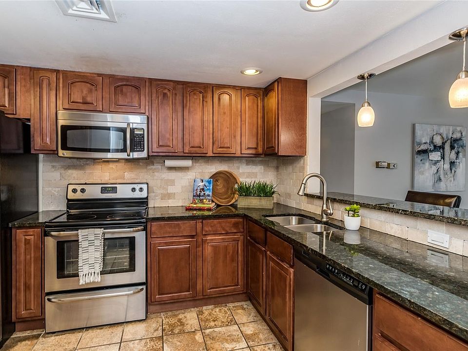 1st image of 800 Pearl St APT 310
