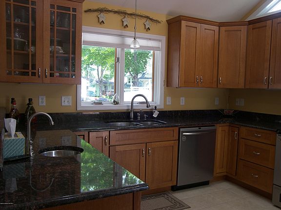 5th image of 996 W Lake Dr