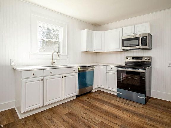 4th image of 208 Underhill St