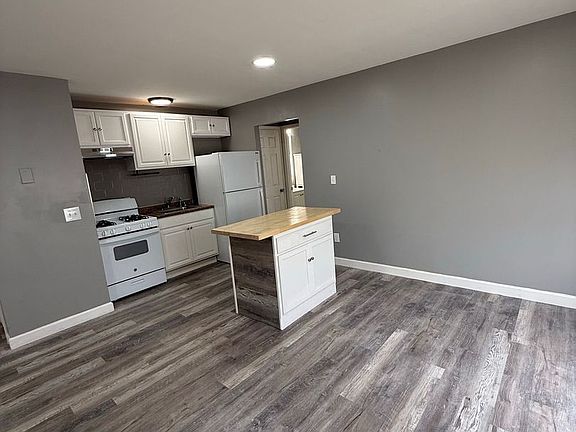 2nd image of 2006 Alvin St #10