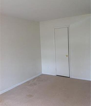3rd image of 171 Kearsing Pkwy APT F