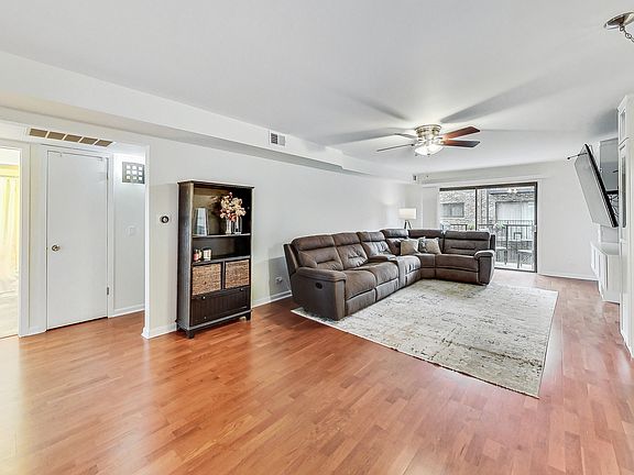 3rd image of 7624 W Lawrence Ave Unit 2B