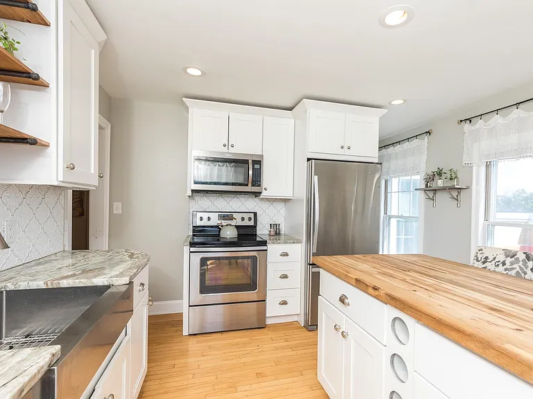 537 Islington St #3 — Photo 10