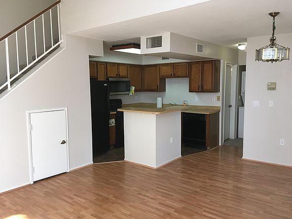 2nd image of 602 N May St #107