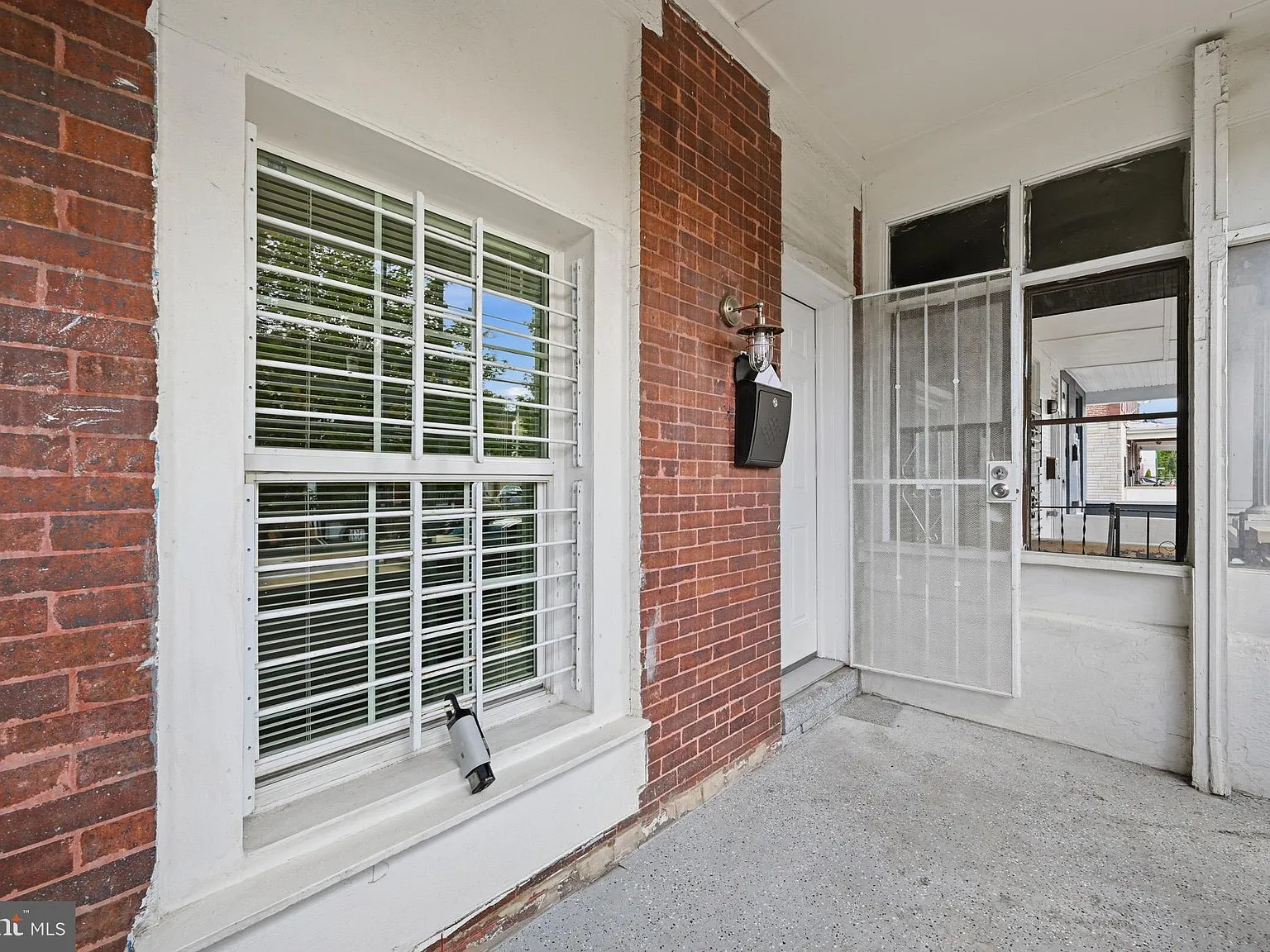 3 bed, 1.5 bath, 1200 sqft, $1,600 — Photo 2