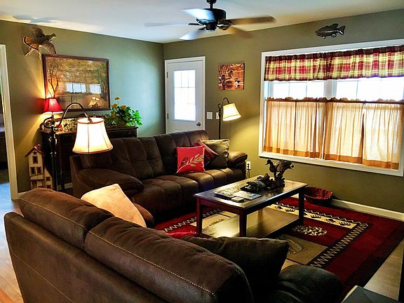 3rd image of 35 Gold Finch Ln
