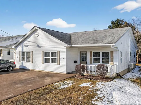 25 Maple Trail Ln, Riverview, NB E1B 5K3