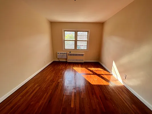 Sold by Remax City Square | media 11