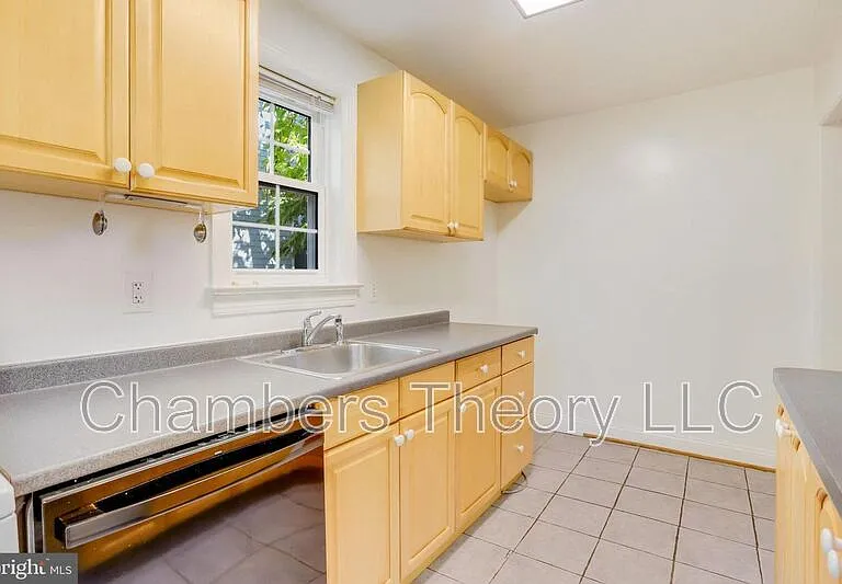 530 N Nelson St #1 — Photo 5
