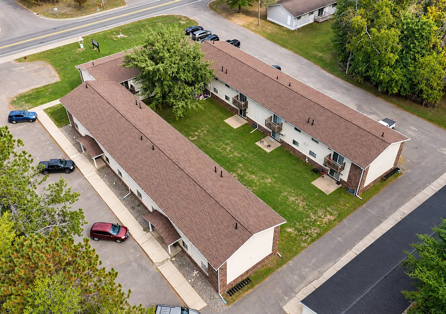 Edgewood Apartments — Photo 4