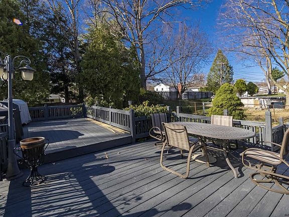 4th image of 23 Chateau Ct