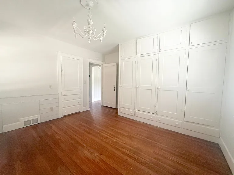 100 Davis Ave — Photo 13