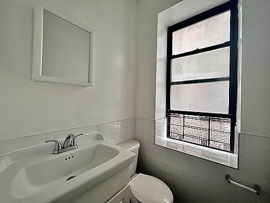 5th image of 409 W 129th St APT 24