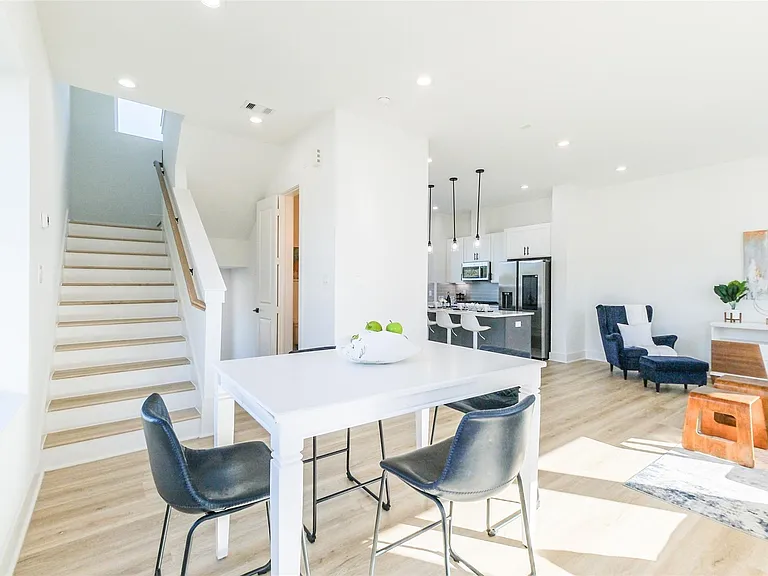8323 Brecha Ln — Photo 17