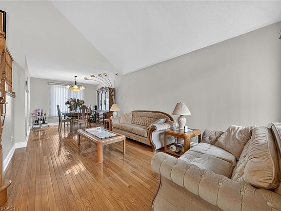 4th image of 42 Hillgarden Dr