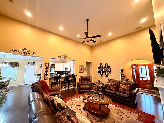 5th image of 1107 Scenic Dr