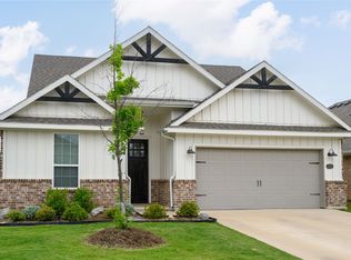 300 Bronco Dr, Pilot Point, TX 76258