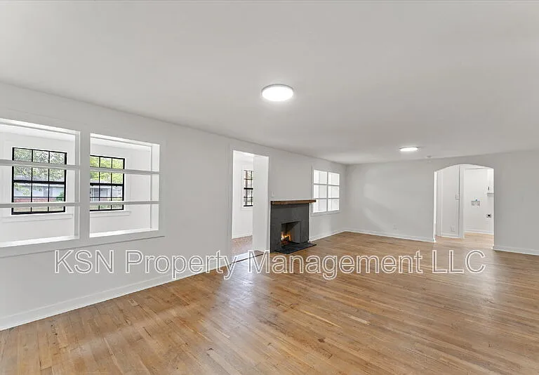 1921 Fitzgerald St — Photo 8