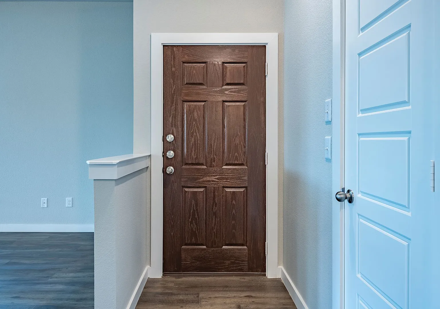 Available Now! Gorgeous 4 Bedroom Duplex Located In Midlothian Isd! — Photo 4