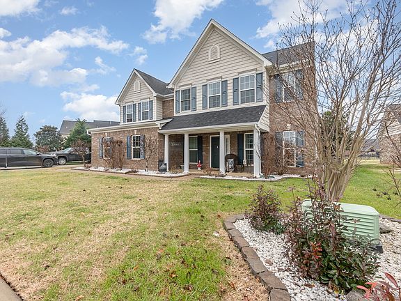 2nd image of 1016 Hamlet Dr