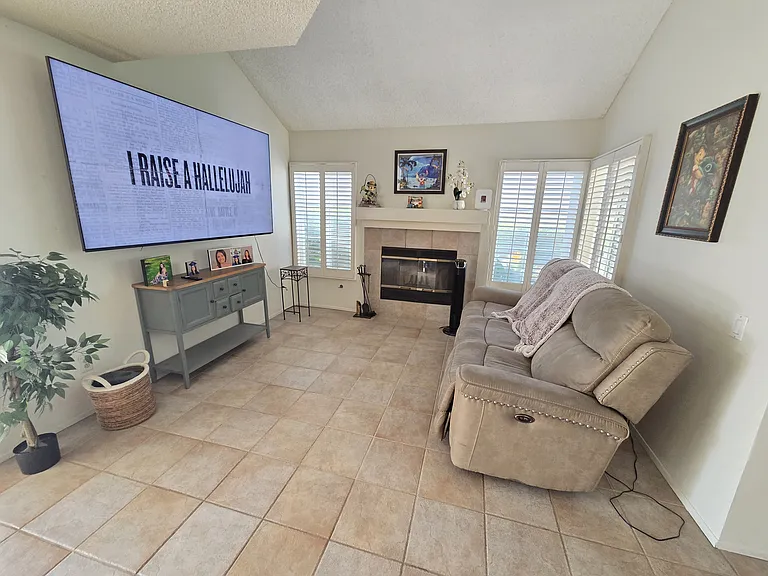 740 Edgewater Dr — Photo 8