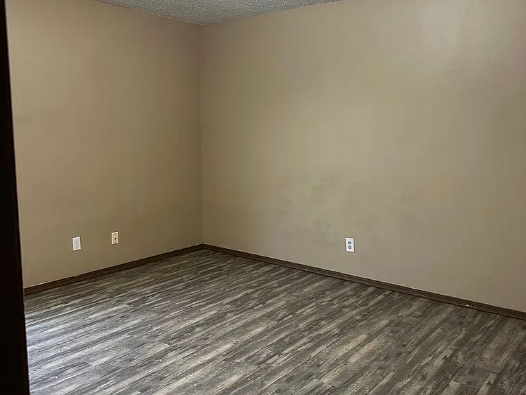 1001 S Saint Louis Ave — Photo 6