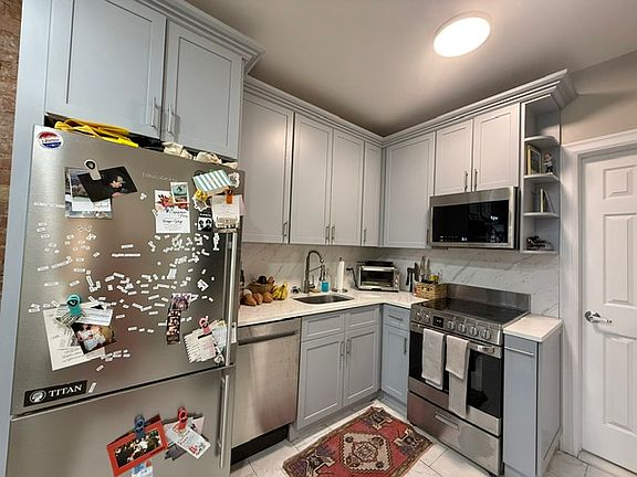 4th image of 337 E 6th St APT 6