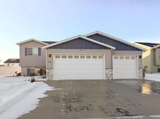 916 34th Ave NE, Minot, ND 58703