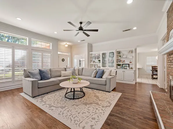 2824 Timber Hill Dr, Grapevine, TX 76051