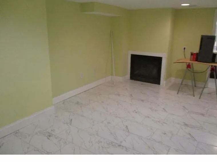 659 Stirling St — Photo 29