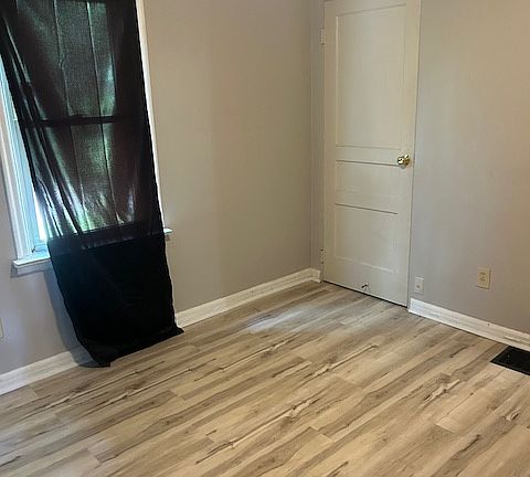 4th image of 2188 Delavan Dr