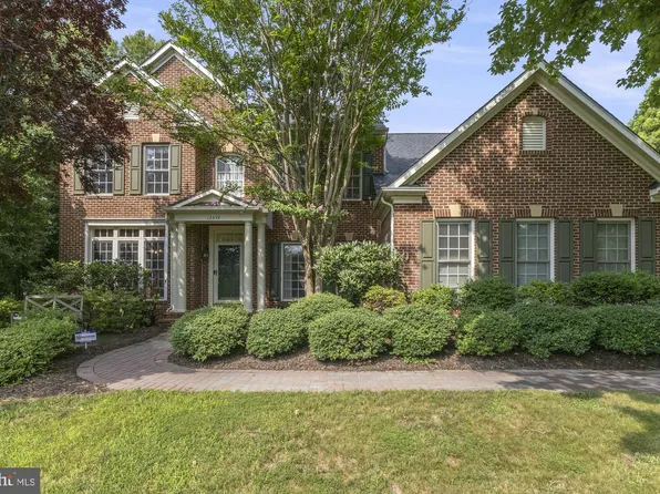 13539 Heritage Farms Dr, Gainesville, VA 20155