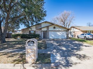 7912 Regency Ln, Fort Worth, TX 76134