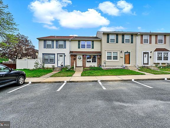 3rd image of 39 Guinevere Ct