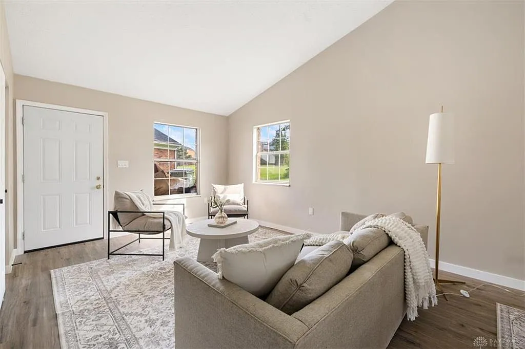 206 Rosemarie Dr — Photo 3
