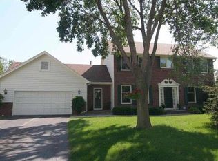 717 Laura Ct, Chaska, MN 55318