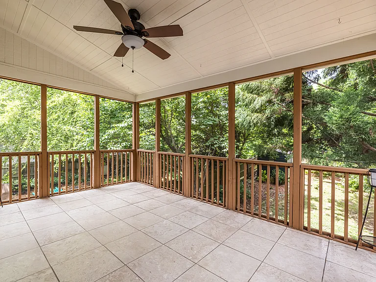 1040 Boulevard Dr NE — Photo 37