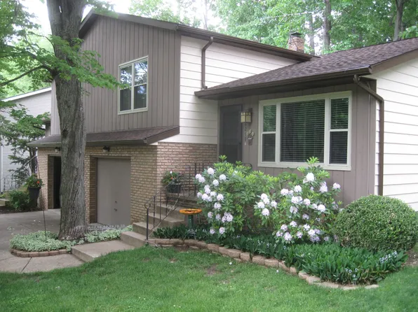 4219 & 4223 Woodpark Dr, Stow, OH 44224