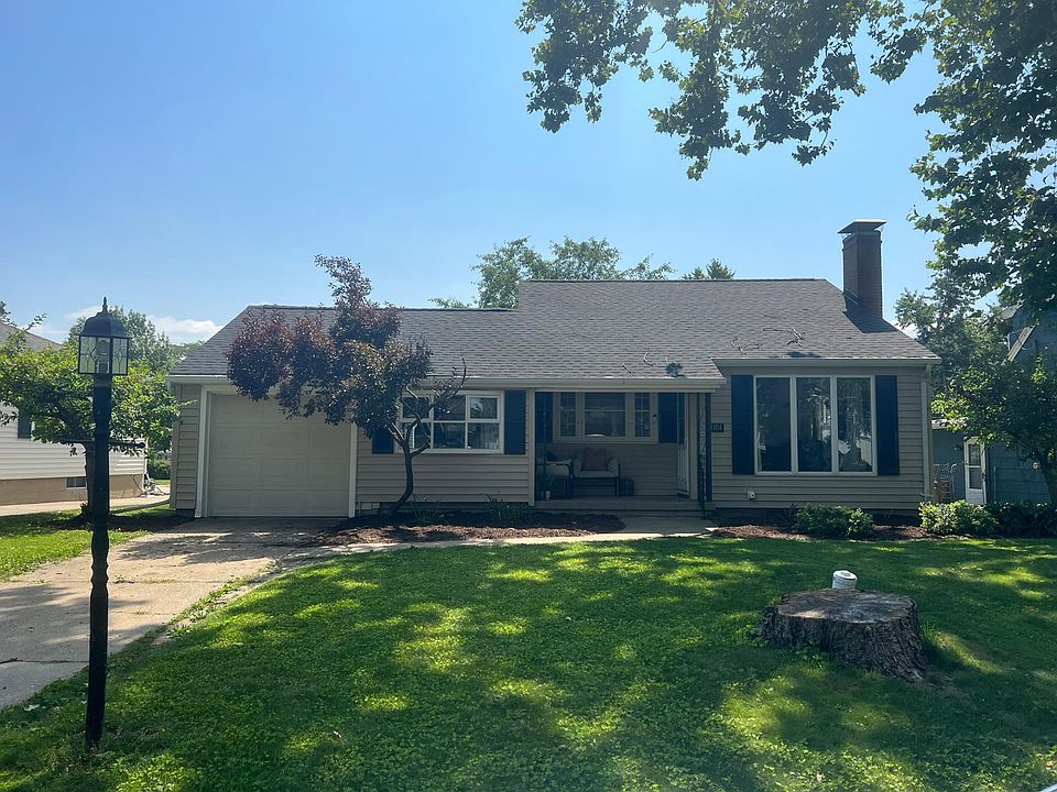 1st image of 4104 N Hollyridge Cir