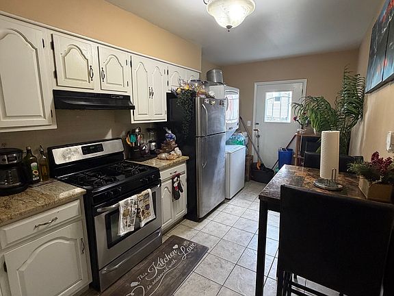 4th image of 216 Highpoint Ave APT 1